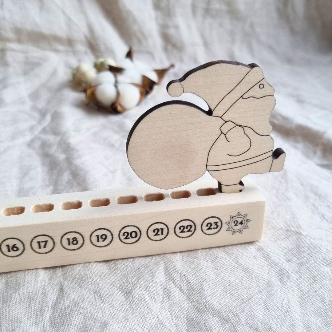 Handgemachter Adventskalender aus Holz – Holzlinge Adventsleiste mit Weihnachtsmann