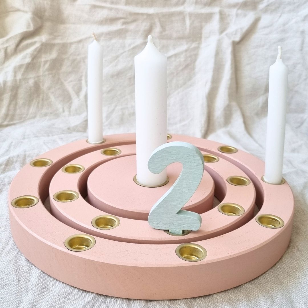 Geburtstagsring aus Buchenholz in rosa – 18 Kerzen – mit Tüllen