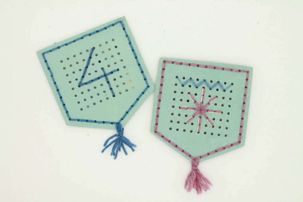 Holzlinge Wimpel (graugrün) zum Sticken (3 Stück)