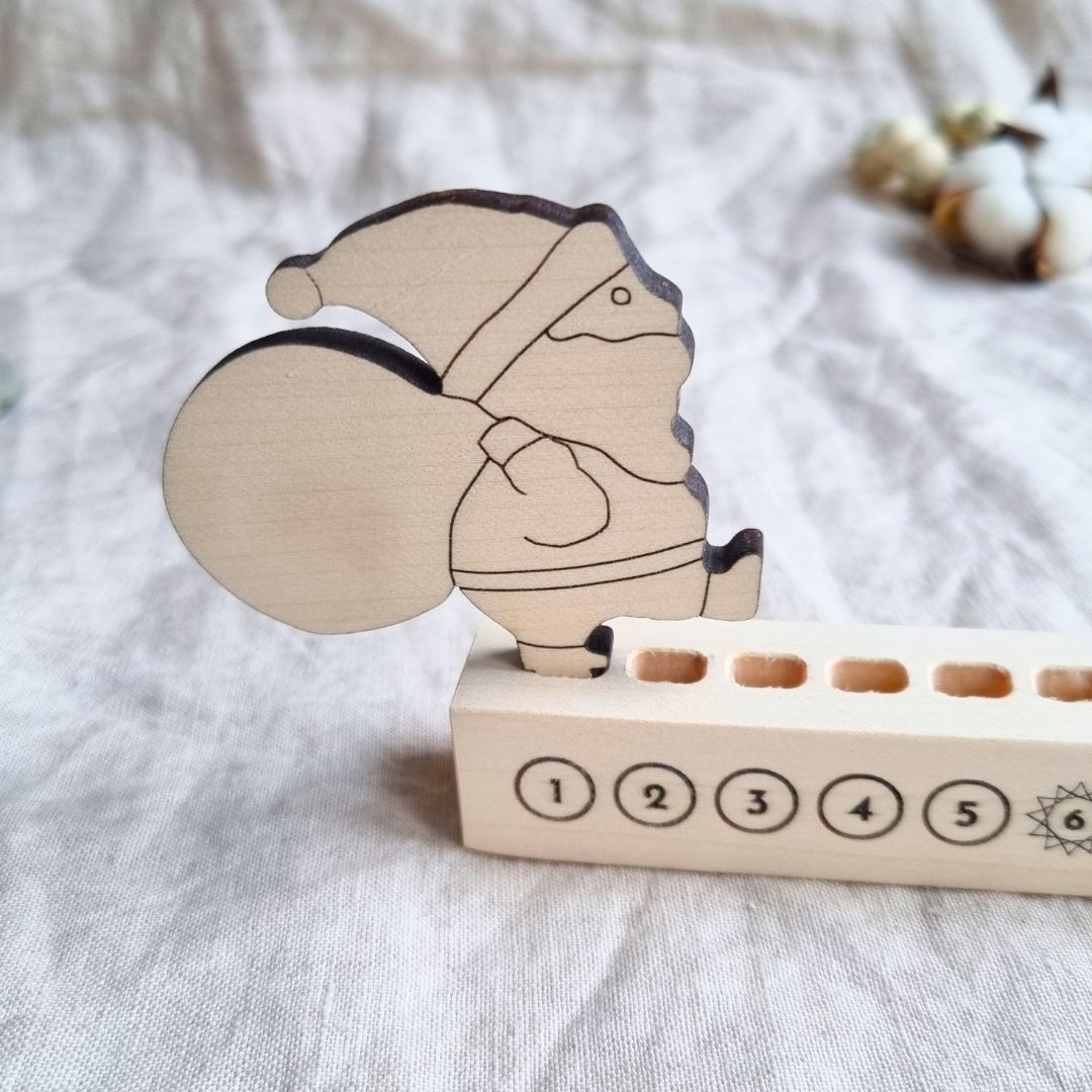 Handgemachter Adventskalender aus Holz – Holzlinge Adventsleiste mit Weihnachtsmann