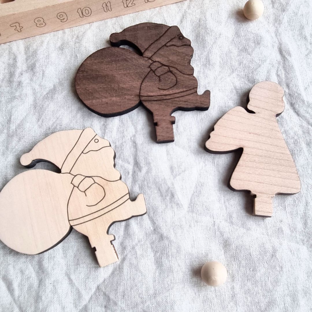 Handgemachter Adventskalender aus Holz – Holzlinge Adventsleiste mit Christkind