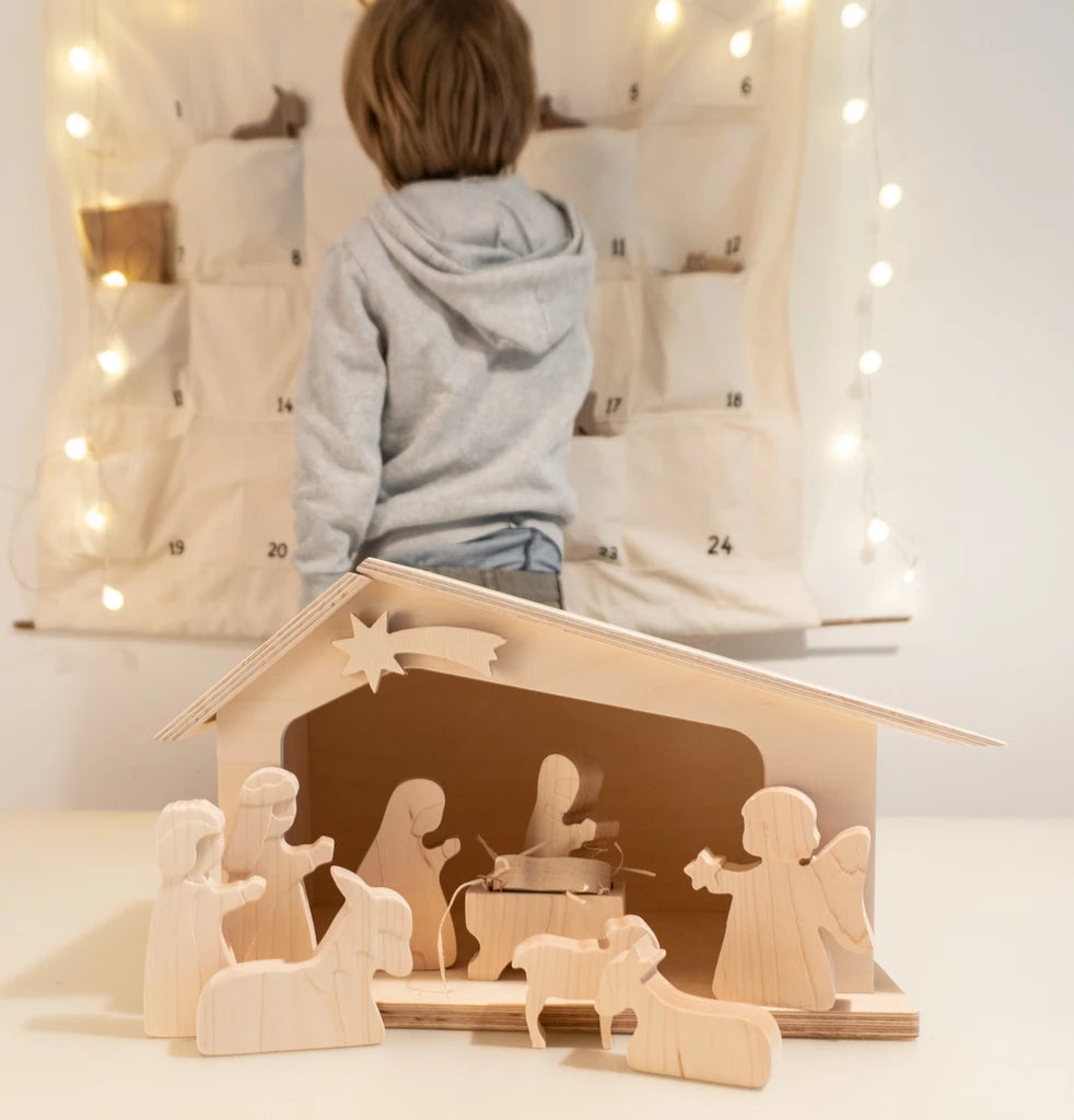 Holzlinge Weihnachtskrippe: Holzlinge-Stall mit Krippenfiguren (Komplett-Set)