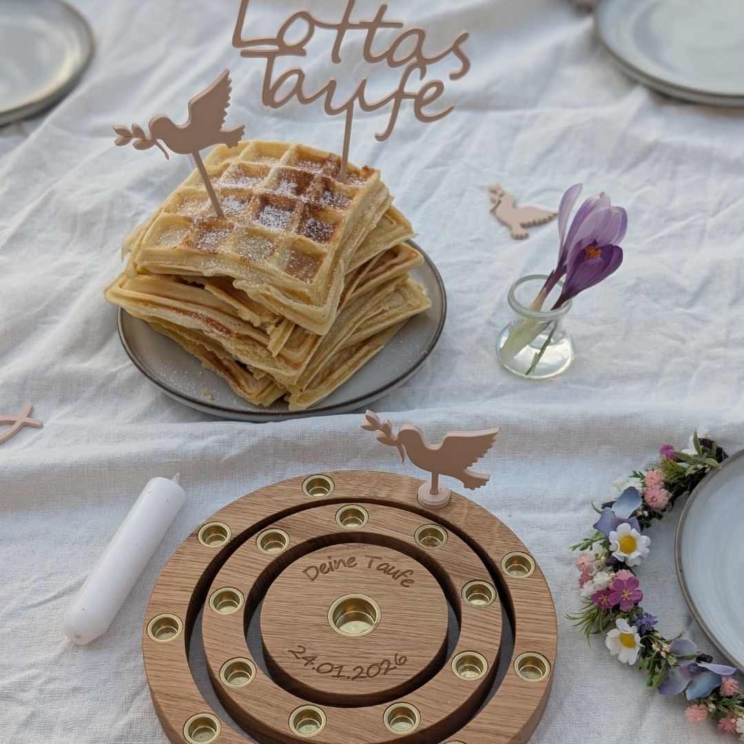Cake Topper Taube auf Taufkuchen mit Blumen dekoriert
