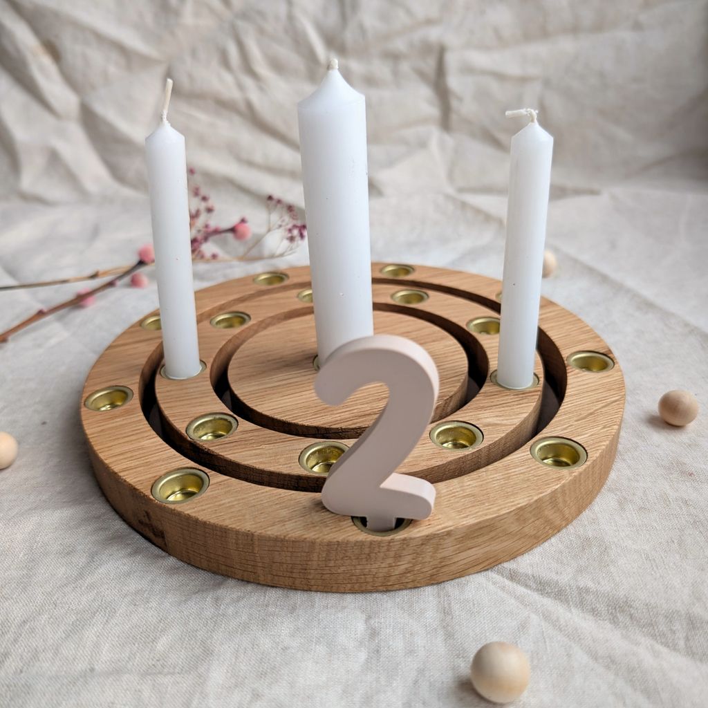 Detailansicht des Geburtstagskranzes aus Eiche.