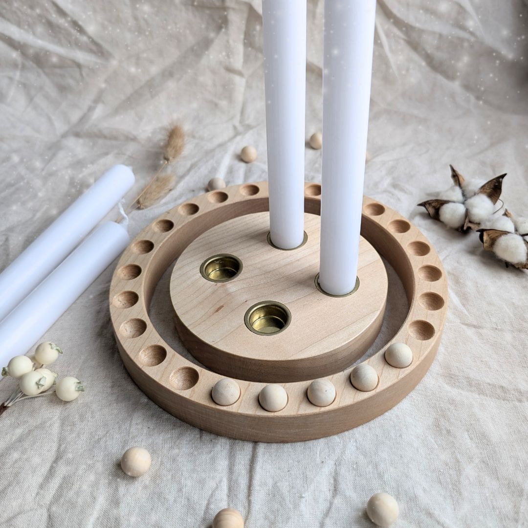 Handgemachter Adventskranz aus Ahornholz mit 4 Kerzen und 24 Murmeln, natürliche Weihnachtsdekoration