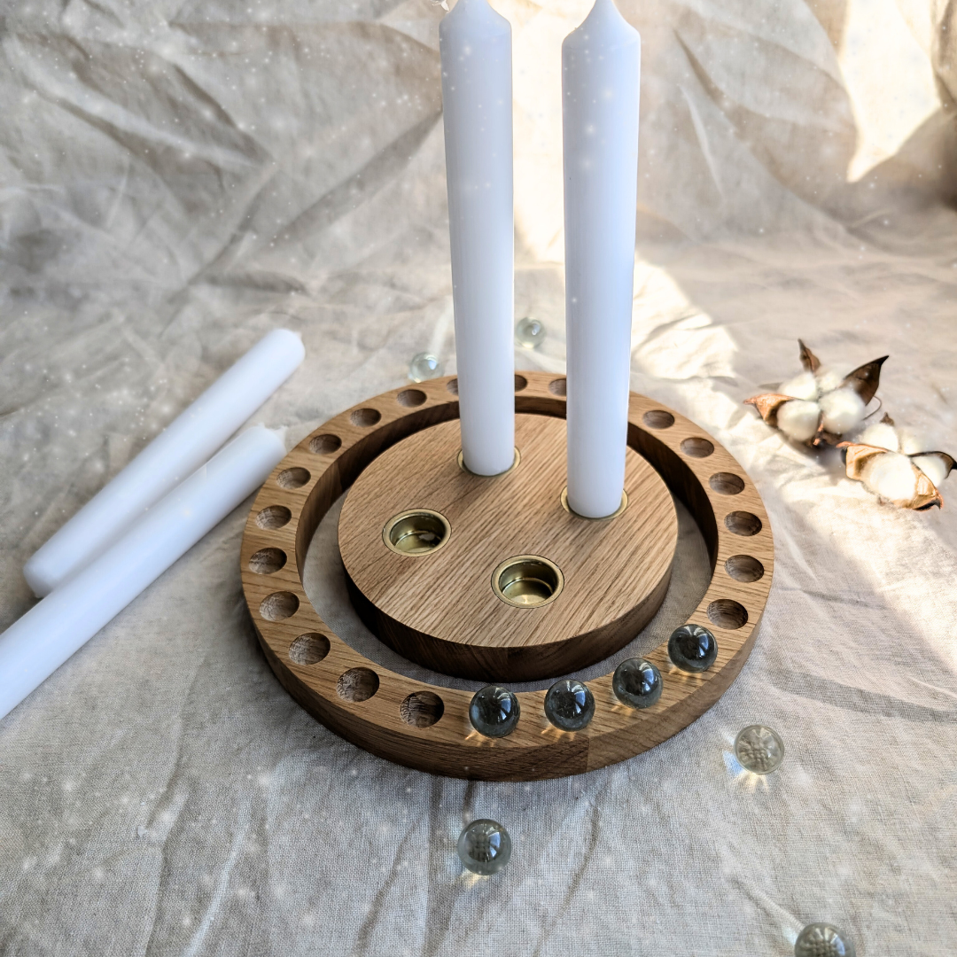 Handgefertigter Adventskranz aus Eichenholz mit 4 Kerzen und 24 Murmeln natürliche Weihnachtsdekoration