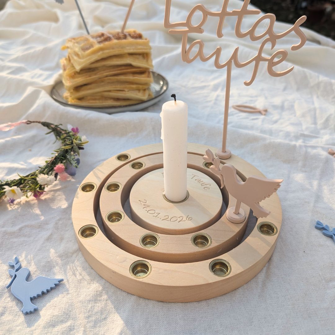 Taufset aus Holz als Erinnerungsstück zur Taufe mit Kerze