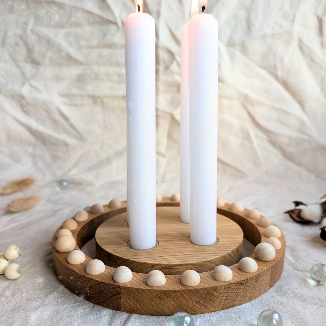 Holzlinge Adventskranz aus Eiche – Mit Kerzen & täglichem Murmel-Ritual
