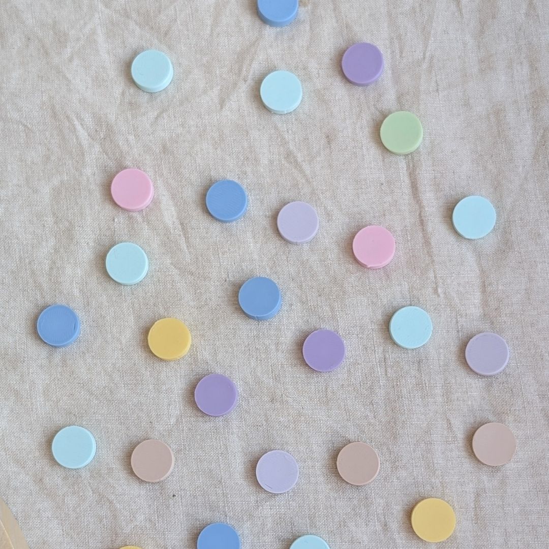 Rundes Streukonfetti aus PLA in Pastellfarben als nachhaltige Tischdeko Geburtstag
